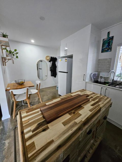 Prime Location: Just Steps Away From Oxford Street - Stays Accommodation 2