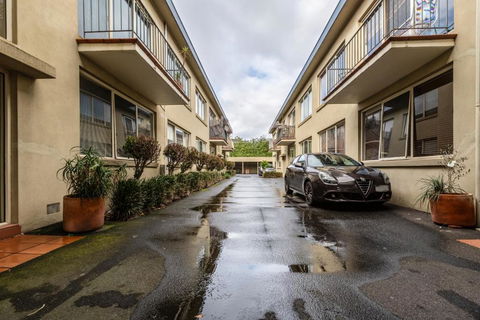 Quaint & Homey Ripponlea Flat - Stayed 1