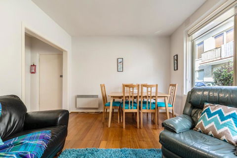 Quaint & Homey Ripponlea Flat - Stayed 2