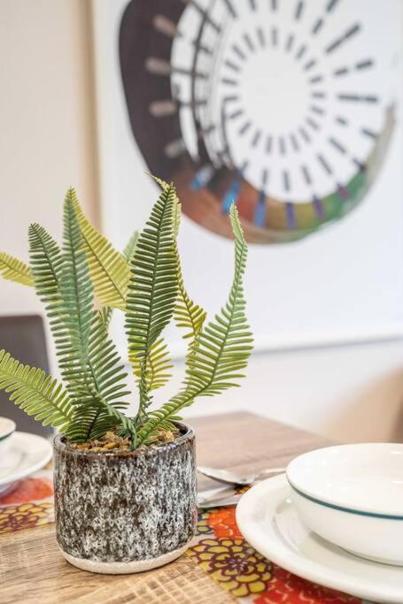 Quaint Auchenflower 1B1B Apt W Parking Close To UQ - Stayed 2