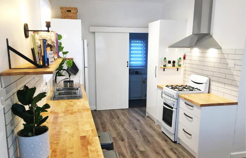 Quick Stroll To The City - Stayed 1