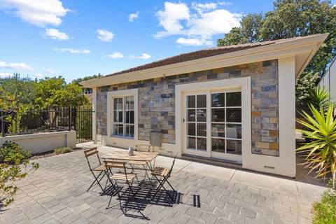 Quiet 2-Bed Retreat With Private Courtyard - Stayed 3