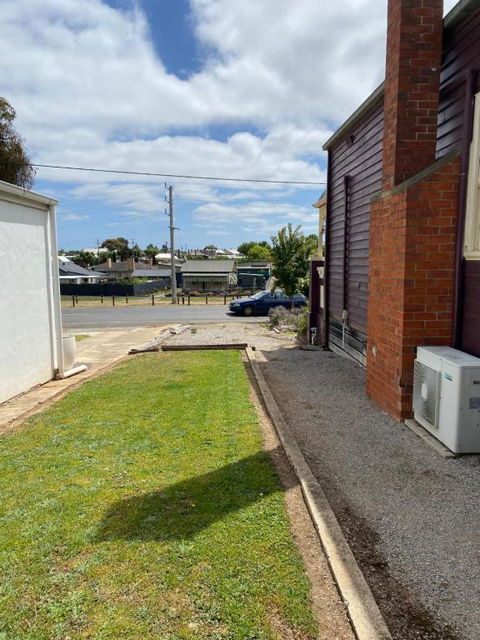 R&R Blue Diamond Luxury Studio Maryborough, Vic - Stays Accommodation 3