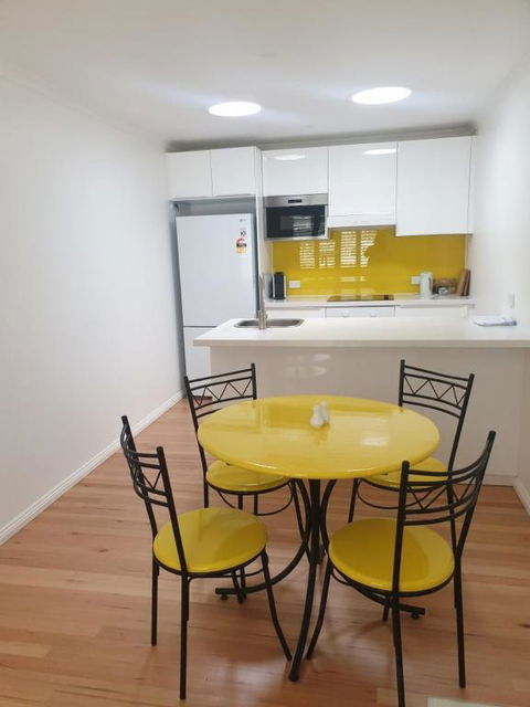 Race Course Apartments - Stayed 2