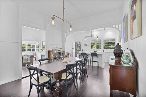 Rambling Roses - Stayed 2