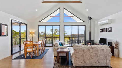 Ravensbourne Escape- Stella Luna - Stayed 1