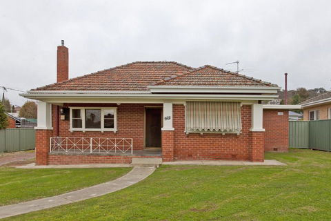 Red Brick Beauty - Central Cottage - Stayed 0
