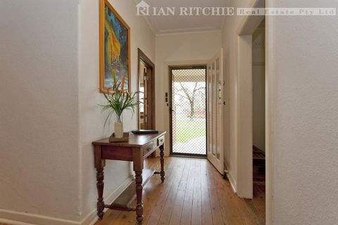 Red Brick Beauty - Central Cottage - Stayed 3