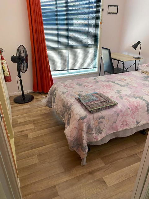 Red Cottage FEMALE ONLY BUDGET STAYS With Bedroom Plus Private Kitchenette Room - Stayed 0