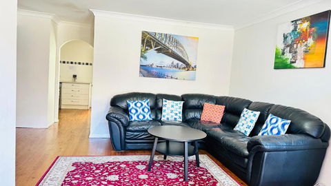 Quiet Family Townhouse In Wollongong CBD - Stays Accommodation 0