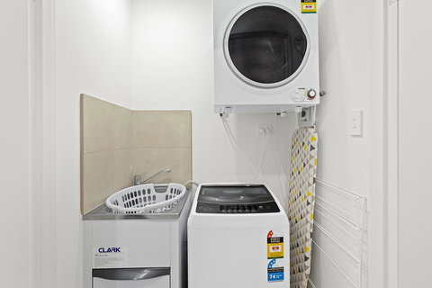 Astra Apartments Sutherland Shire - Stays Accommodation 3