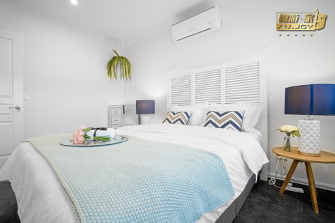 AU.JOY 3 Bed Townhouse Burwood 3 - Stays Accommodation 2