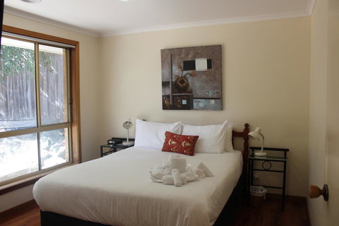 Australian Home Away @ Doncaster Anderson Creek 2 - Stayed 2