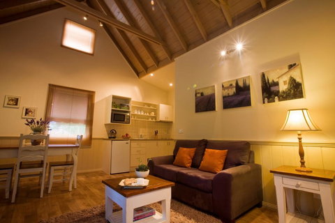 Autumn Abode Cottages - Stays Accommodation 2
