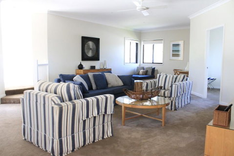 Away On Massinger Street - Stayed 2