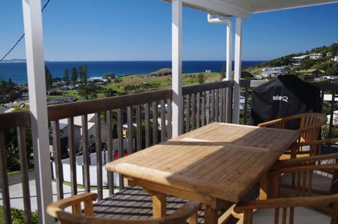 Awesome View, 4 View Street - Stays Accommodation 1