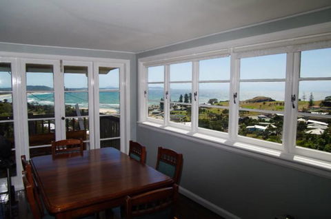 Awesome View, 4 View Street - Stays Accommodation 2