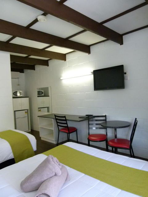 Azalea Motel - Stays Accommodation 3