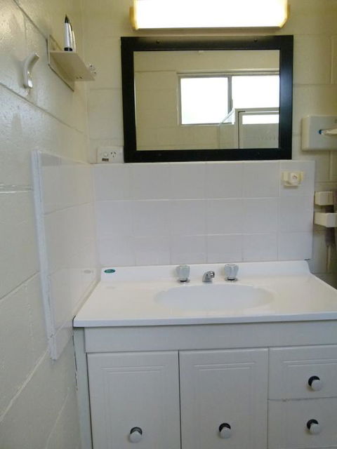 Azalea Motel - Stays Accommodation 2
