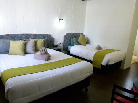 Azalea Motel - Stays Accommodation 1