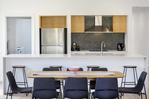 AZURE - ROSEBUD - Stayed 3