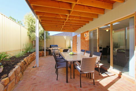 Azure Villa - Stays Accommodation 1