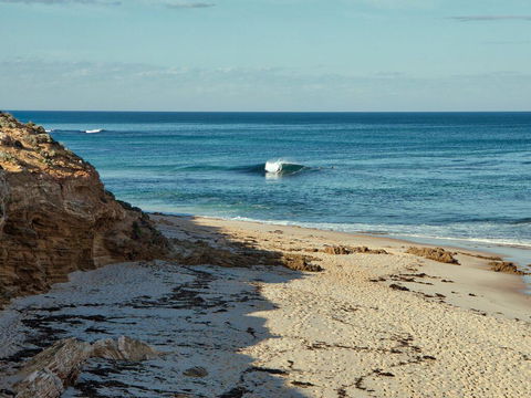 Back Beach Hideaway - Stays Accommodation 1