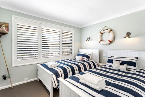 Bagnall Avenue, 1 - Stayed 3