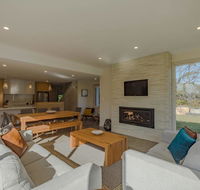 Baileys Beach House - Stays Accommodation
