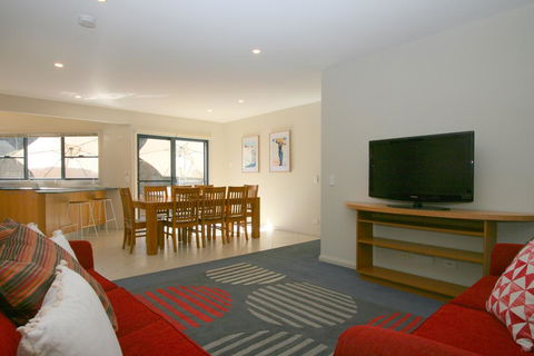 Banjos Way 1/23 Banjo Patterson Crescent - Stayed 2