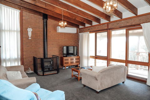 Banksia Beach House - Stayed 1