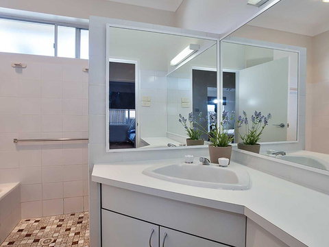 Banyan' 14 Montevideo Parade - Spacious Three Bedroom Pet Friendly Property With Air Con - Stayed 2