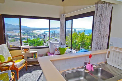 Barrels Beach House, 28 Dulconghi Street - Stayed 3