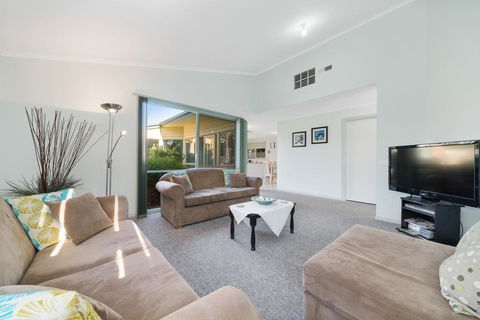 Bay Beach Beauty - Stays Accommodation 3