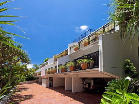 Bayona U2 - Stayed 1