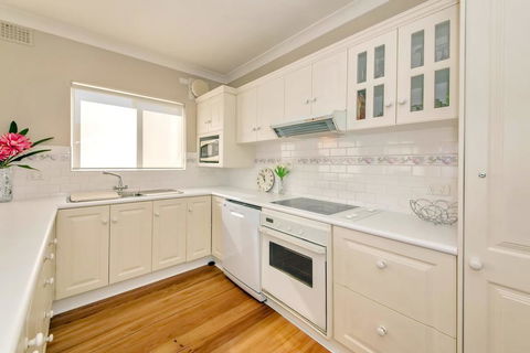 Bayview Towers, Unit 1/15 Victoria Parade - Stayed 3