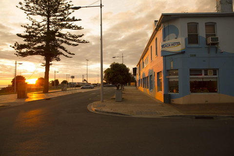 Beach Hotel - Stays Accommodation 0