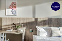 BEACH LOCATION STUDIO // CLOVELLY 1