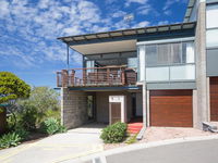 Beach View At One Mile' 8/26 One Mile Close - infinity complex pool  WIFI