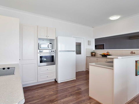 Beached Inn' 93 Foreshore Drive - Spacious Beach Front House - Stayed 2