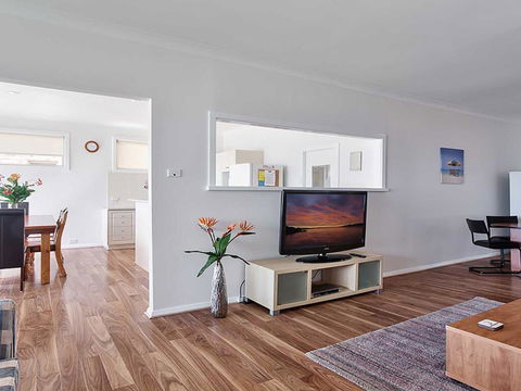 Beached Inn' 93 Foreshore Drive - Spacious Beach Front House - Stayed 3