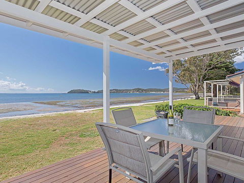 Beached Inn' 93 Foreshore Drive - Spacious Beach Front House - Stayed 0