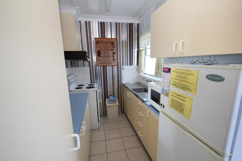 BEACHFRONT 3- 3/12 Bundella Ave LC - Stays Accommodation 1