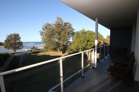 BEACHFRONT 3- 3/12 Bundella Ave LC - Stays Accommodation 0