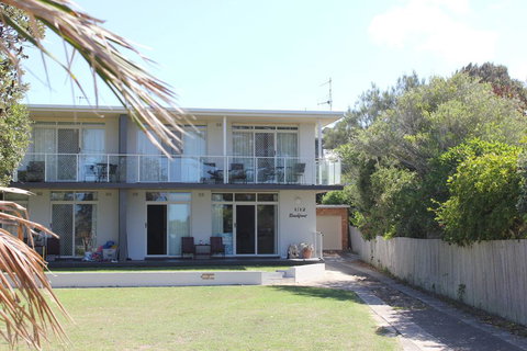 BEACHFRONT 3- 3/12 Bundella Ave LC - Stays Accommodation 3