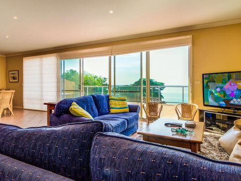 Beachfront Penthouse Cowes - Stayed 3