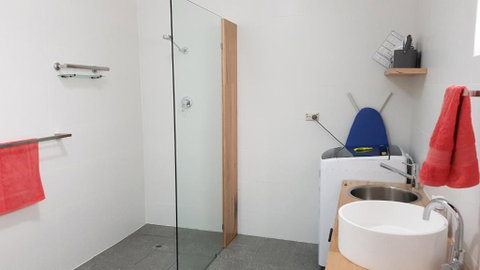 Red Ochre - Large Apartment With Private Courtyard - Stayed 3