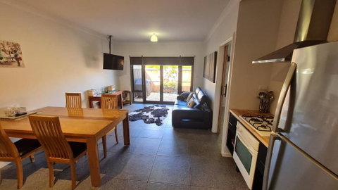 Red Ochre - Large Apartment With Private Courtyard - Stayed 1