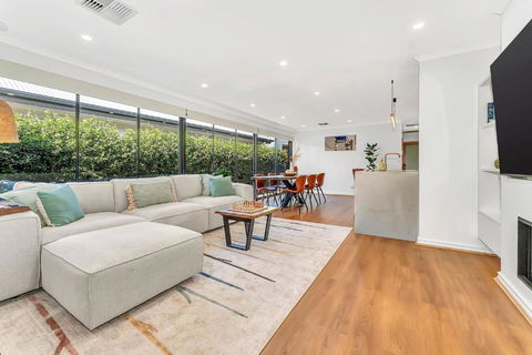 Redbrick Retreat - Generous Coastal Escape - Stayed 0