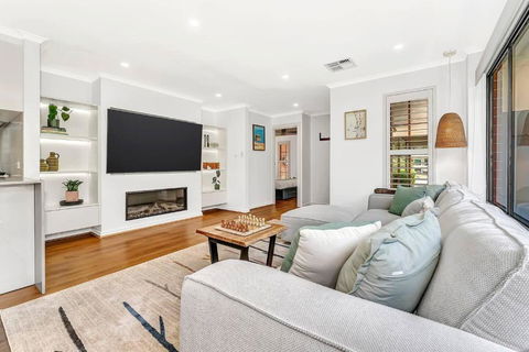 Redbrick Retreat - Generous Coastal Escape - Stayed 1